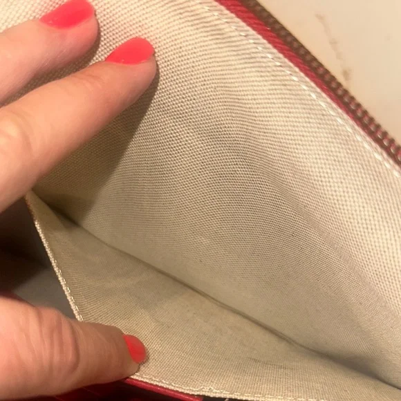 Gucci Red Pebbled Calfskin Leather Clutch / Pouch with GG Logo & gold hardware - Picture 3 of 12